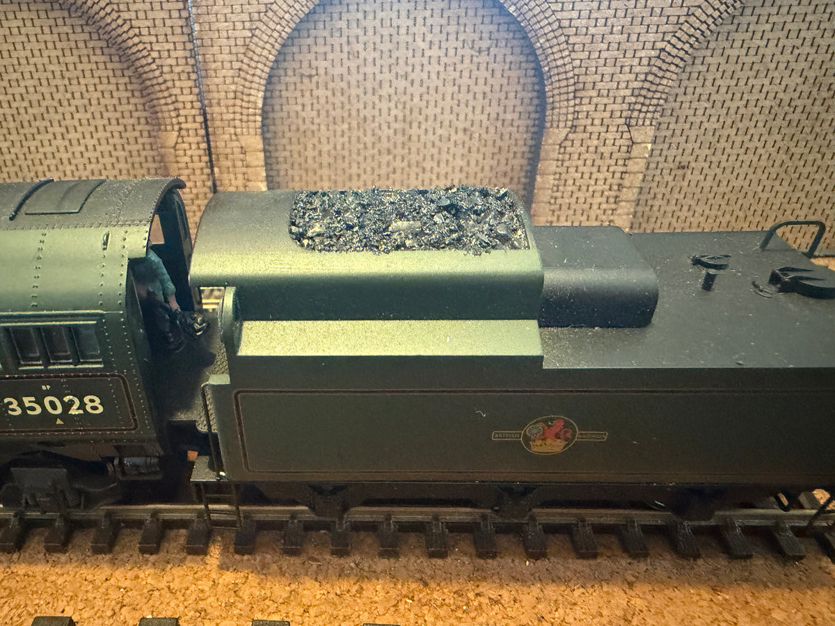 Hornby R2169 (OO) Ex SR, Rebuilt Merchant Navy No.35028 “Clan Line” in British Railways Lined Passenger Green. Shed code, 70A Nine Elms Depot)