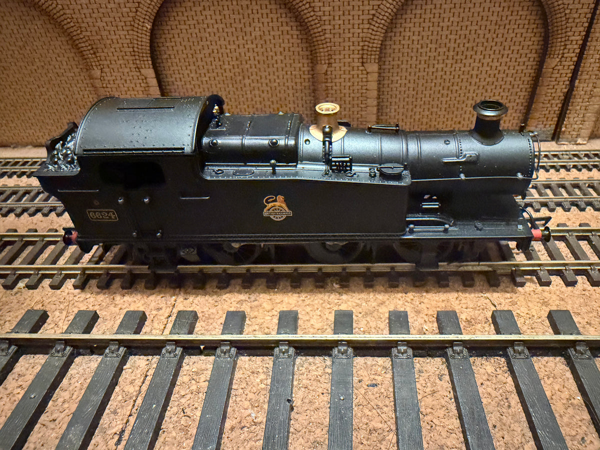 Bachmann 32-079 (OO) Ex GWR, 56XX ‘Taff Tank’ No.6624 in British Railways Lined Black. (Shed Code, 84D, Leamington Spa Depot). 