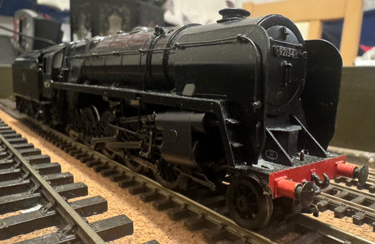 Bachmann 32-855 (OO) British Railways 9F No.92134 in unlined BR Black and fitted with a BR1B tender. DCC Ready.