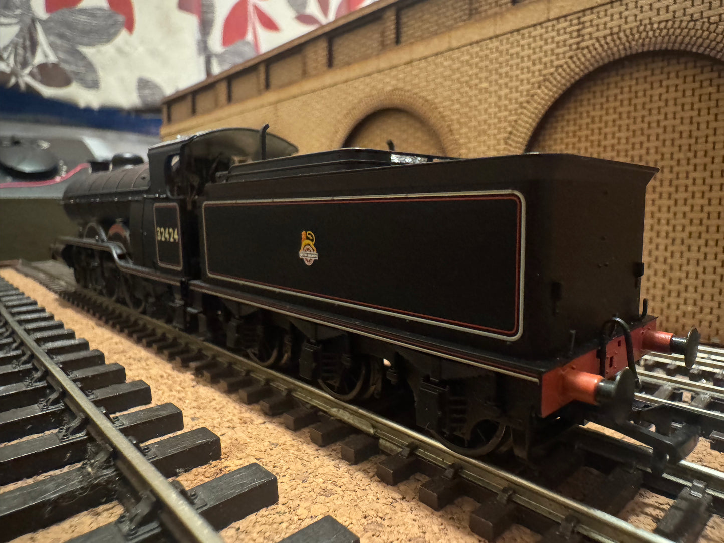 Bachmann 31-921 (OO) EX LBSC / SR H2, No.32424 “Beachy Head” in British Railways Lined Black. (Shed Code 75A, Brighton Depot) DCC Ready 