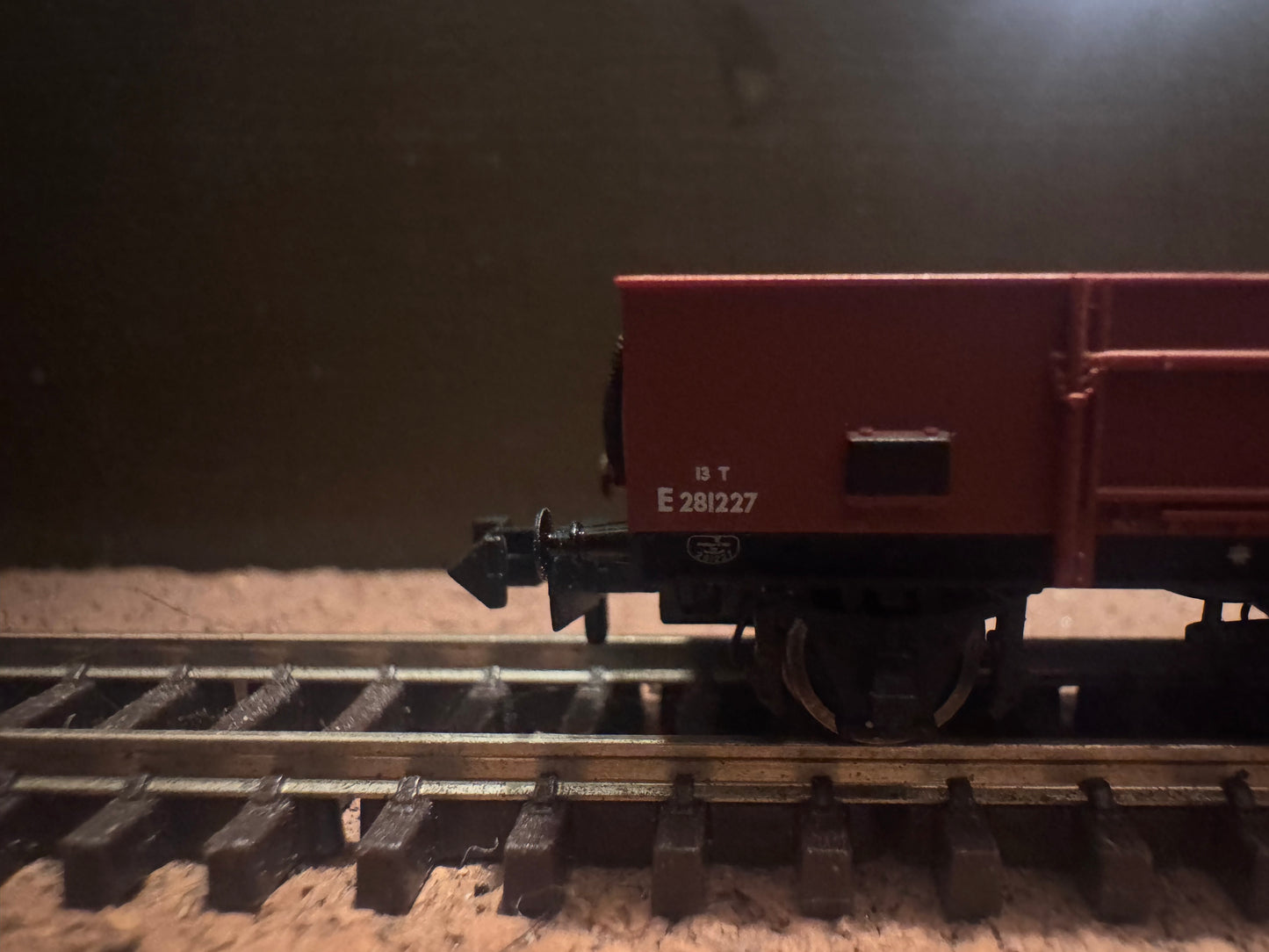 Graham Farish 377-952 (N Gauge) British Railways 13T High Sided Steel Open Wagon No.E281227 in BR Bauxite 