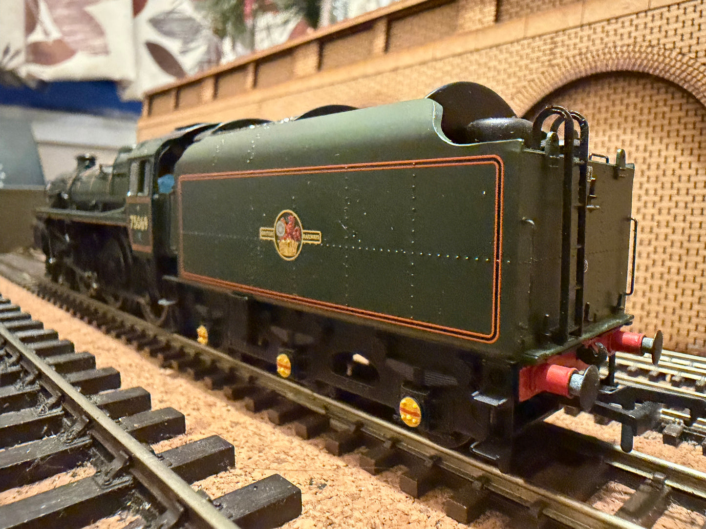 Bachmann 31-116 (OO) British Railways Standard 4MT 4-6-0 No.75069 with BR1B Tender in as Preserved BR Western Region Lined Green. DCC Fitted 