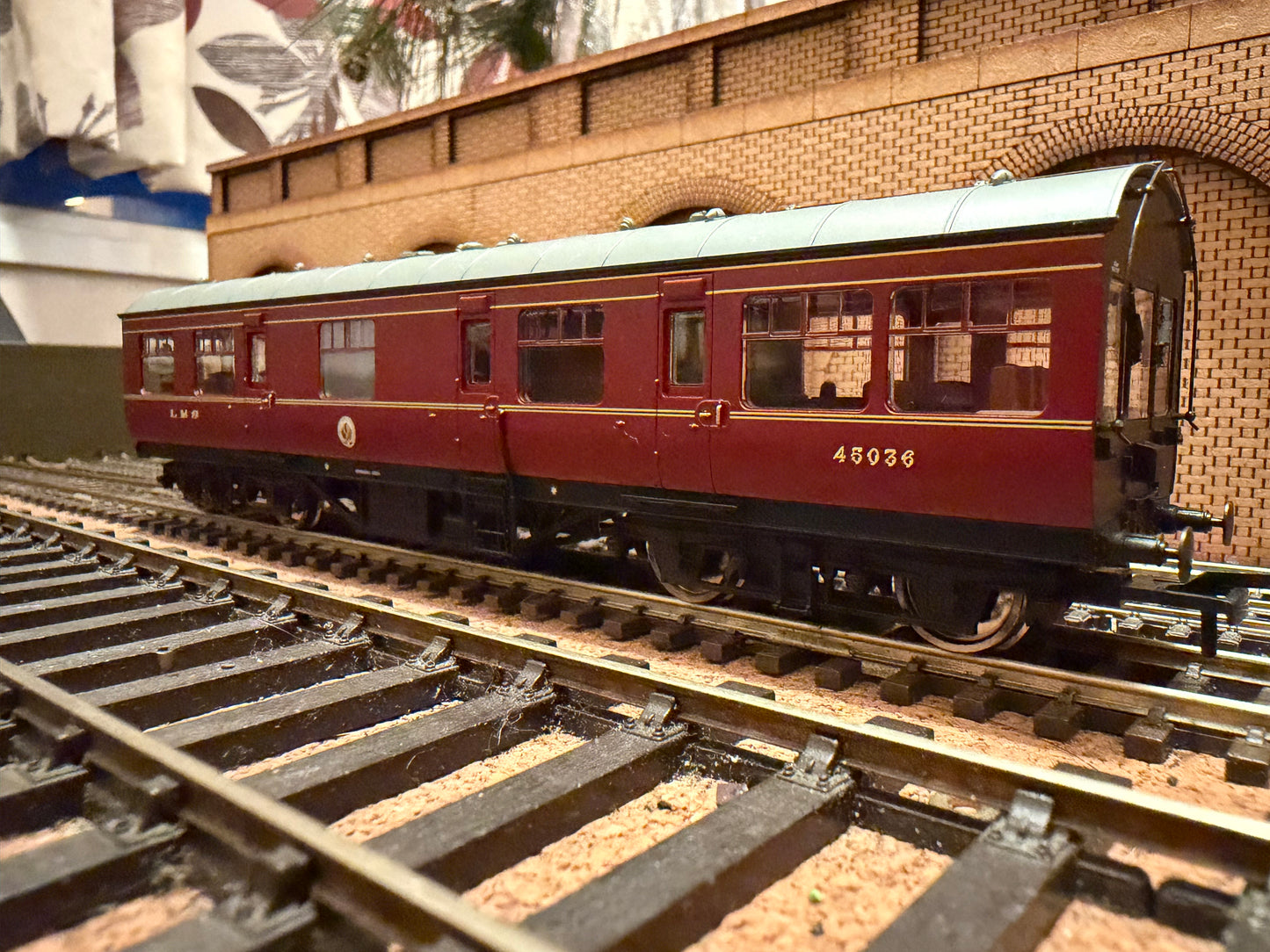 Bachmann 39-775 (OO) London Midland & Scottish Railway 50ft Inspection Saloon in LMS Crimson Lake 