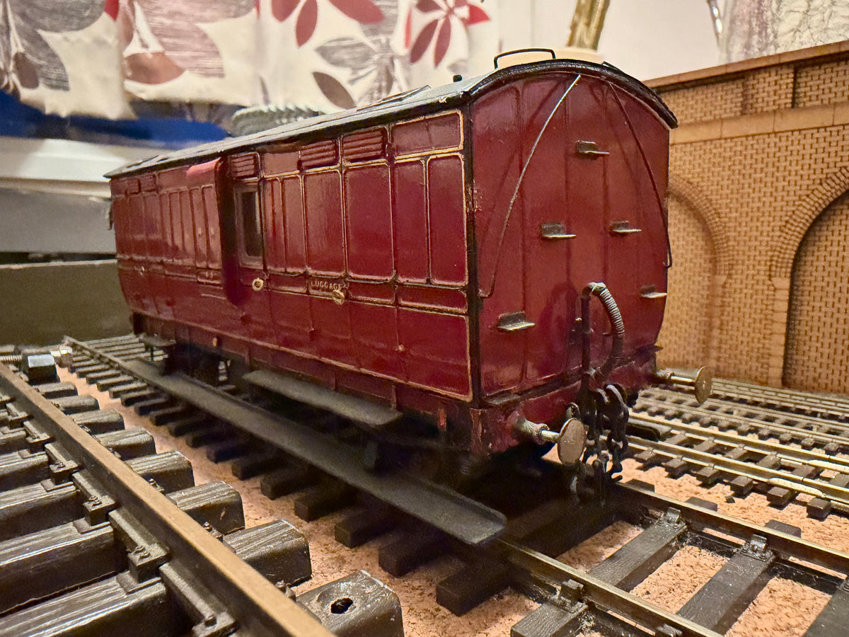 Manufacturer Unknown (O Gauge) Midland Railway, Diagram 529, Twenty five Foot Luggage Brake No.46 in MR Lined Crimson Lake. 