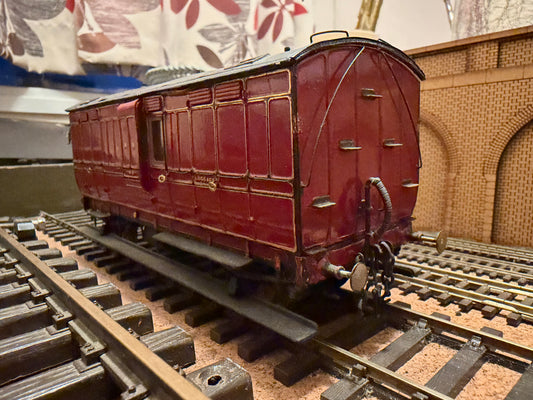 Manufacturer Unknown (O Gauge) Midland Railway, Diagram 529, Twenty five Foot Luggage Brake No.46 in MR Lined Crimson Lake. 