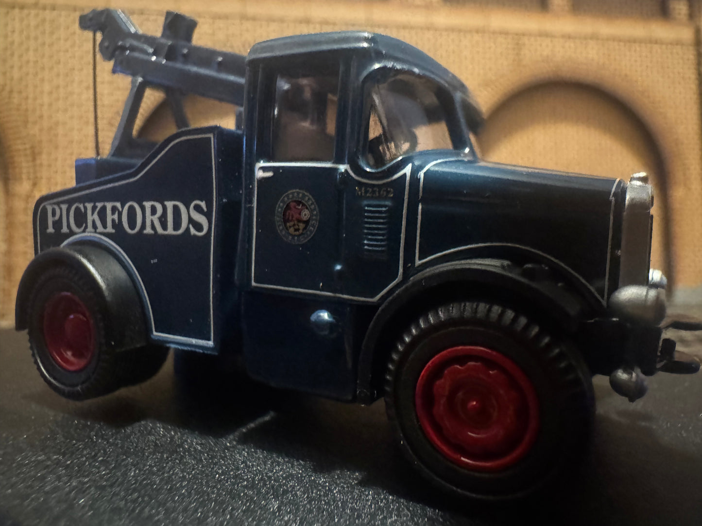 Oxford Diecast 76SH002 (OO / 1:76) Scammel Highwayman Crane. In Pickfords livery, with British Road Service Markings. Fleet Number M2362
