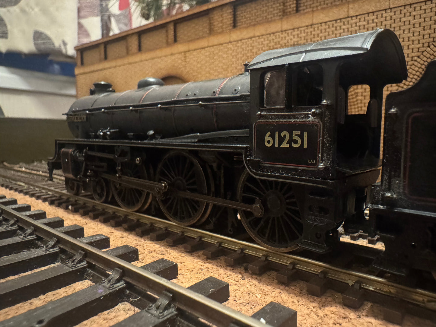 Bachmann 31-710 (OO) Ex LNER ‘Thompson’ B1 No.61251 “Oliver Bury” in Weathered British Railways Black. (Shed Code 34D, Hitchin Depot) 