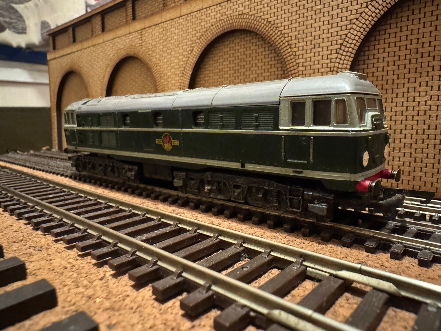 Tri-ang T.96 (TT) British Railways / Brush Type Two, No.D5501 in BR Green & White Waste-band & Headcode Discs 