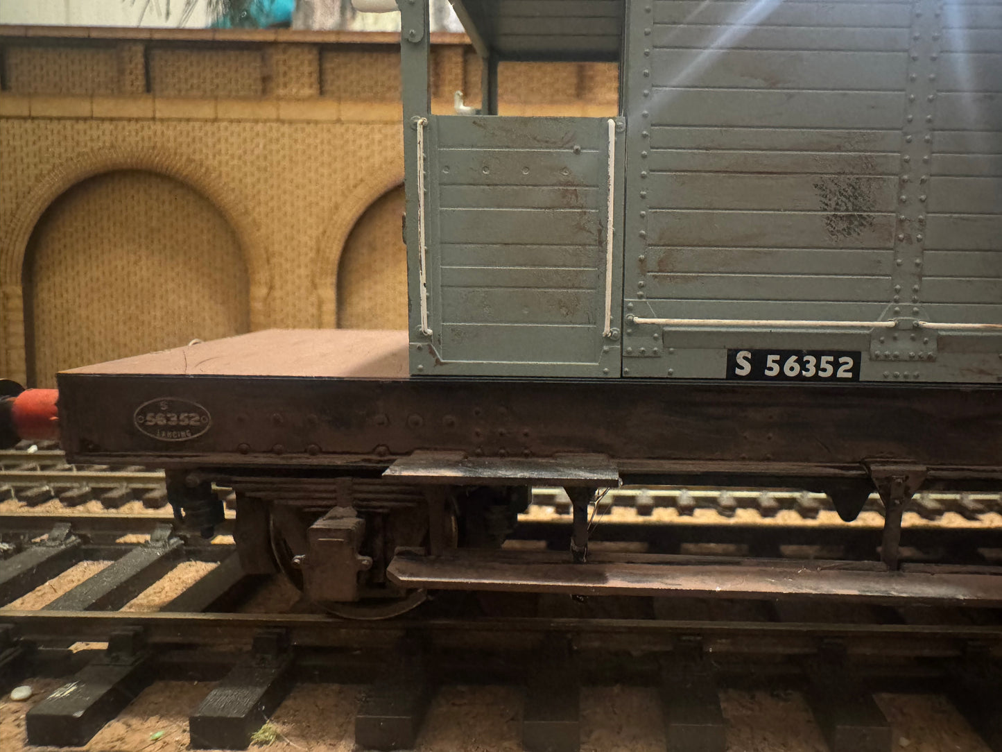 Dapol 7F-100-102 (O) EX SR 25T ‘Pill Box’ Brake Van No.S56352 in Weathered and British Railway Grey 