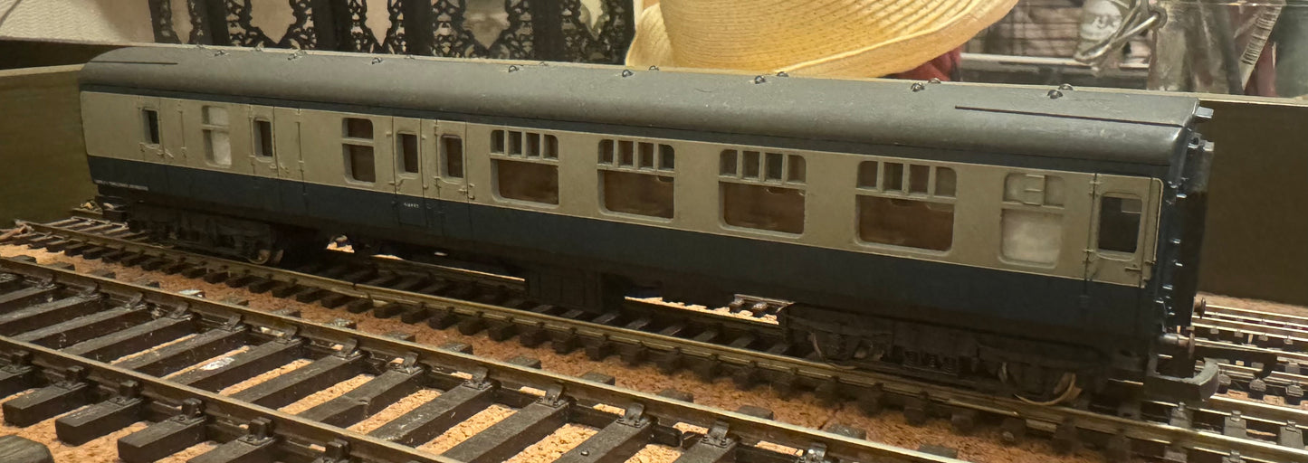 Lima (OO) British Railways MK1, Brake Second Corridor (BSK), Unnumbered, in BR Corporate Blue Grey