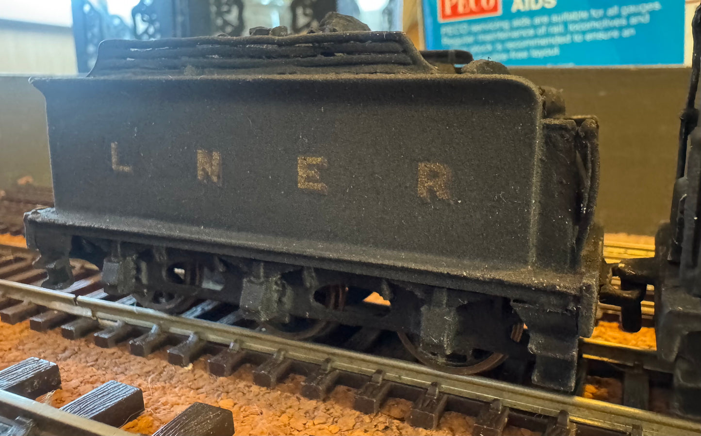 Tri-Ang / BEC Kit (OO) Ex GCR J11/1 ‘Pom Pom’ No.5222 in Weathered London North Eastern Railway Unlined Black