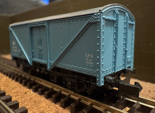 Peco NR-9B (N Gauge) British Railways, SPV Parcels Van, No.E87641 in British Rail Express Parcels Blue 