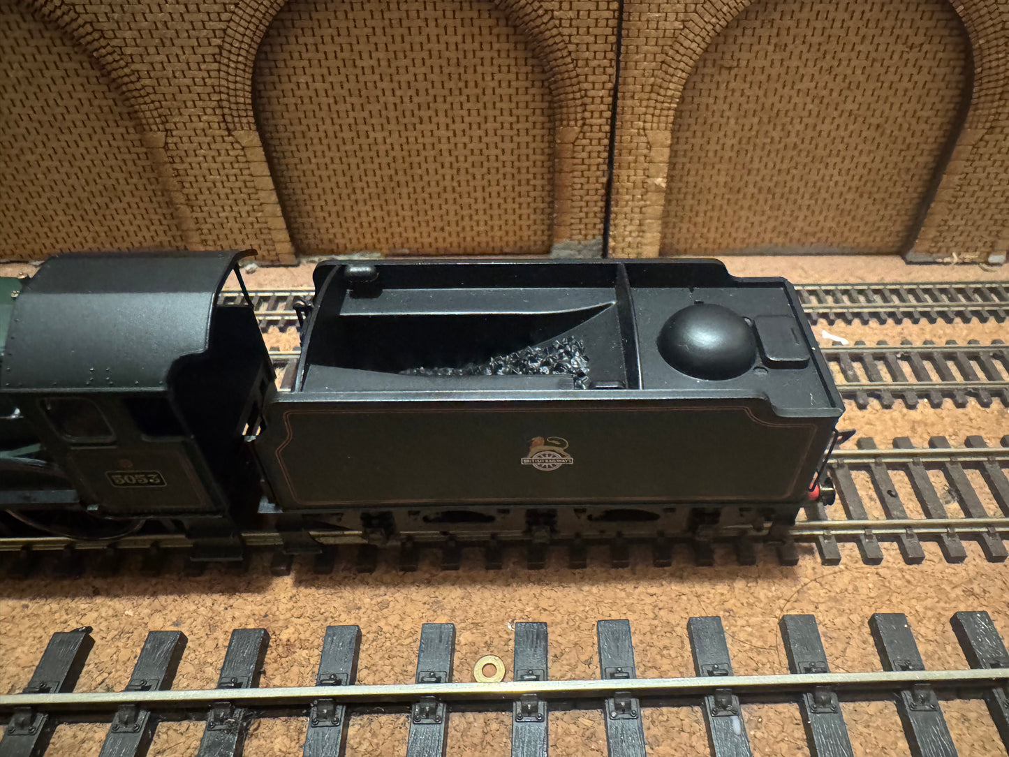 Hornby R2086 (OO) Ex GWR 4073 ‘Castle Class’ No.5053 “Earl Cairns” with Hawksworth 4000G Tender in British Railways Lined Maroon 