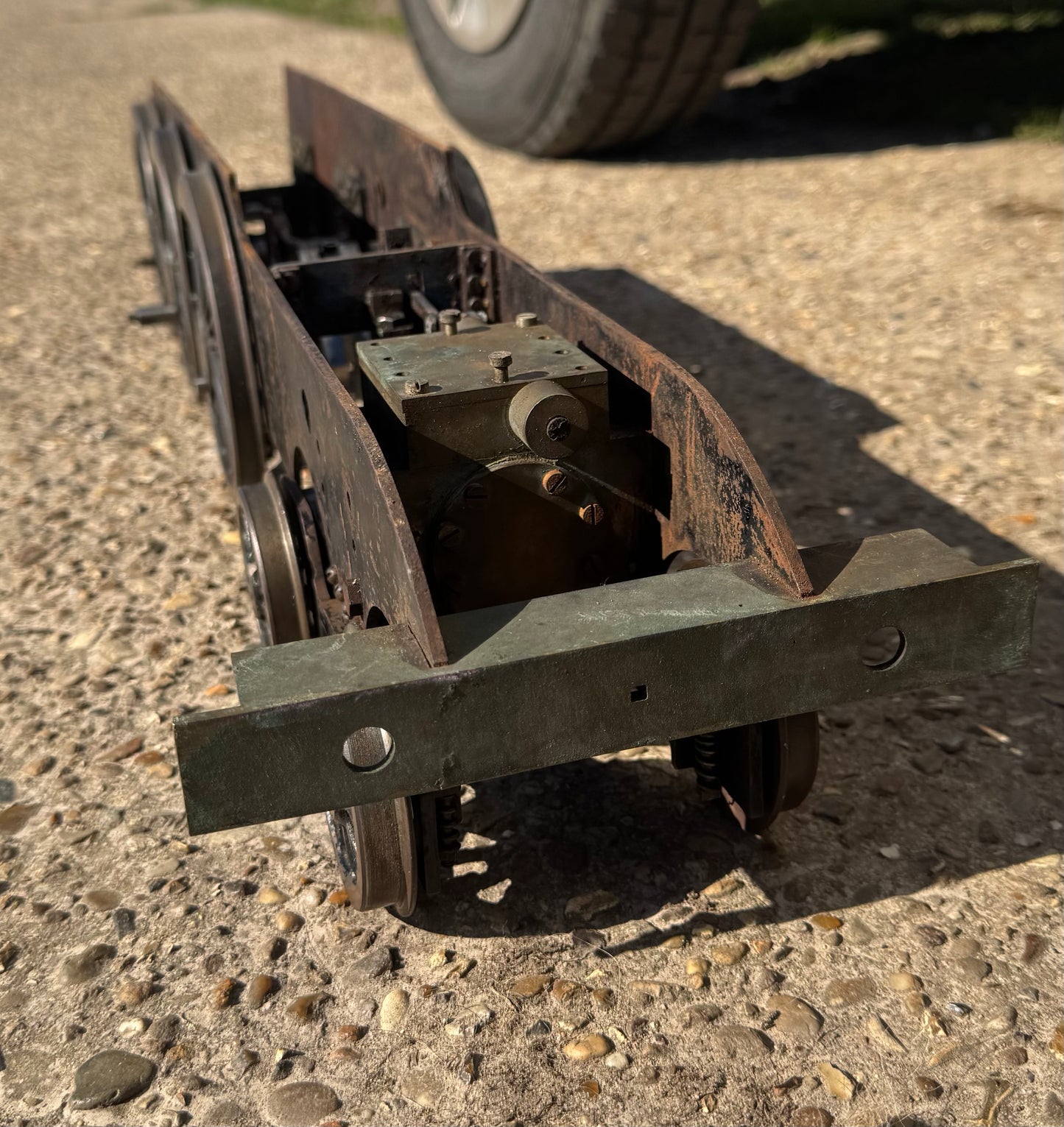 LBSC (3.5 inch) Hielan Lassie / LNER Thompson A2/3. Frames, Axle boxes, Wheels and Central Cylinder. 