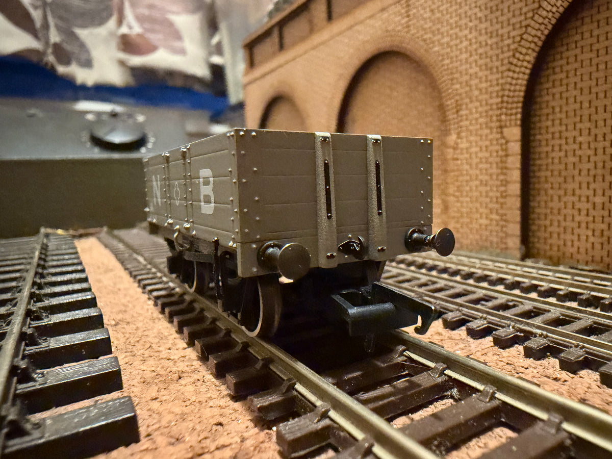 Oxford Rail OR76MW4001 (OO) North British Railway, Four Plank Wagon No.96 in NBR Grey 