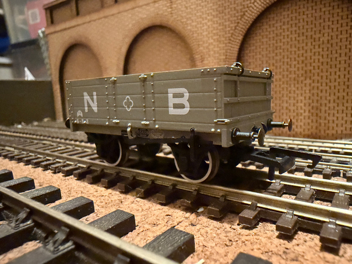 Oxford Rail OR76MW4001 (OO) North British Railway, Four Plank Wagon No.96 in NBR Grey 