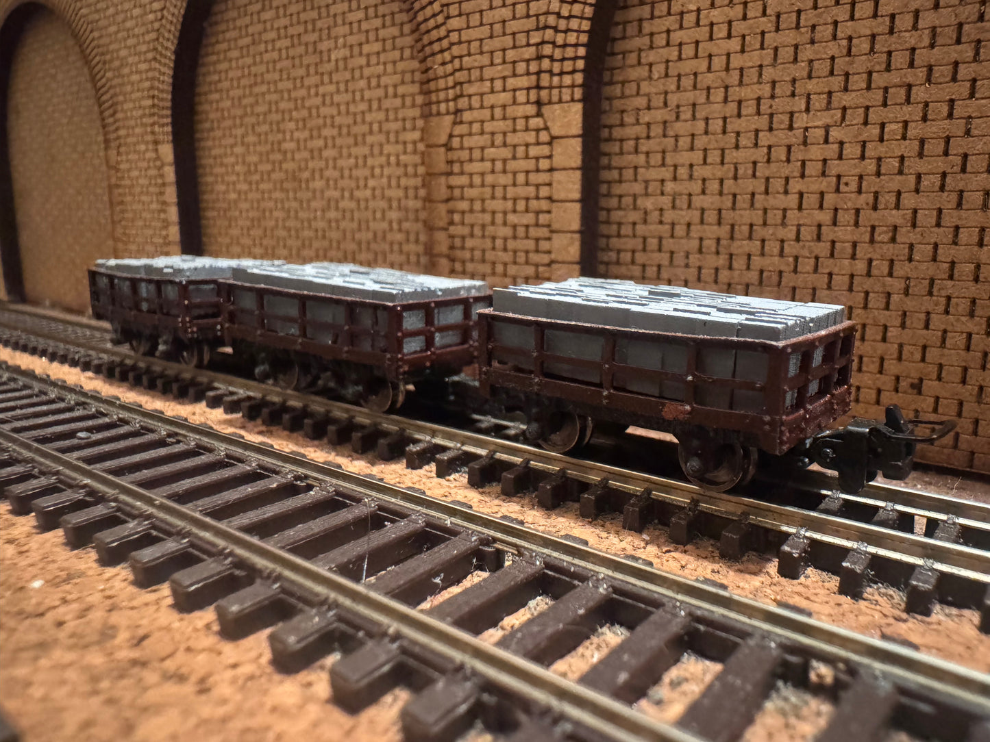 Manufacturer Unknown (OO9) Set of Three Loaded Slate Wagons. 