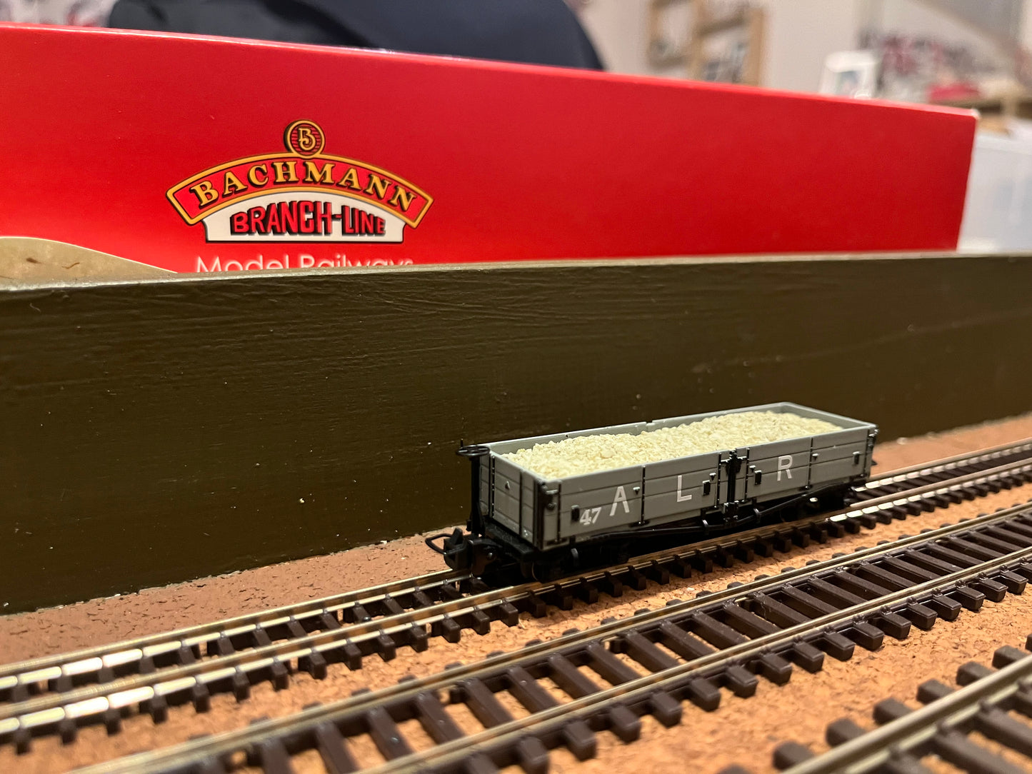 Bachmann (OO9) Ex WD, D Class Open Bogie Wagon No.47 in Ashover Light Railway Livery, with removable load.