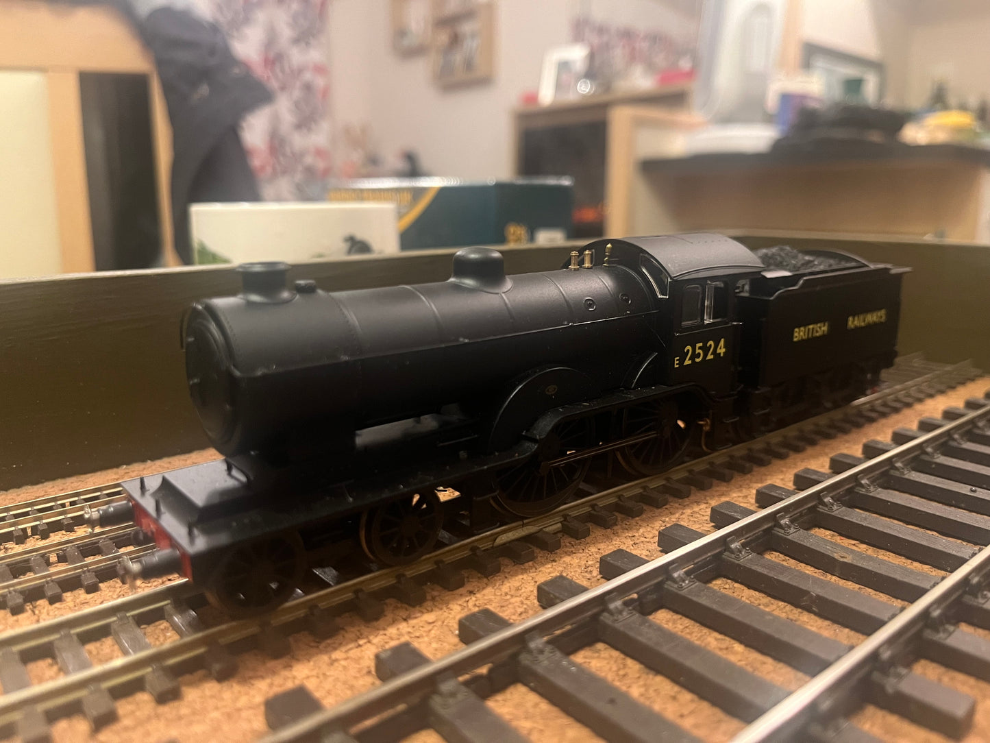 Hornby (OO) EX GER / LNER D16 ’Super Claud’ No.E2524 in LNER / British Railways change over unlined Black. DCC Ready £75