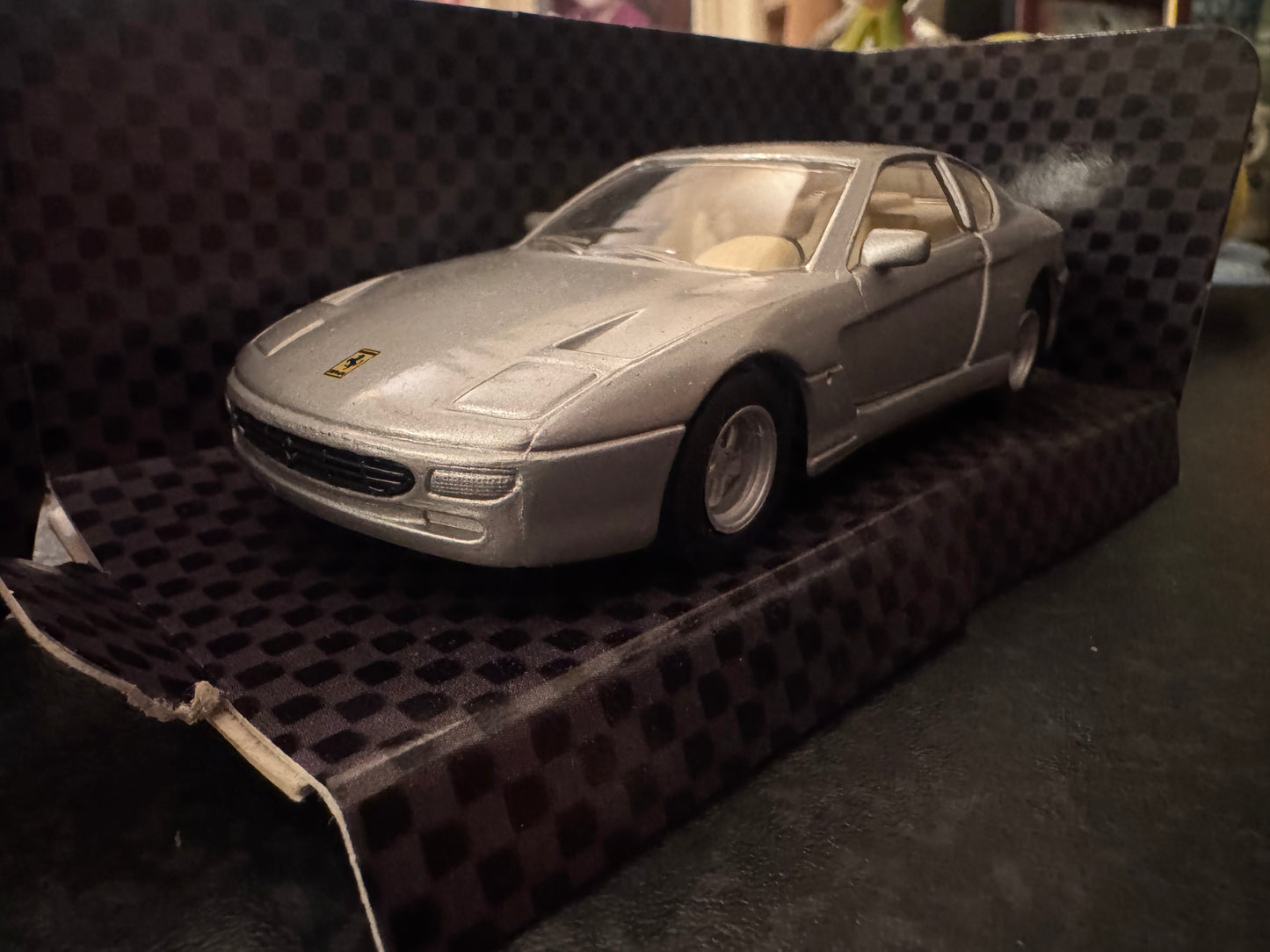Maisto / Shell (1:39) Ferrari 456GT in Silver. 