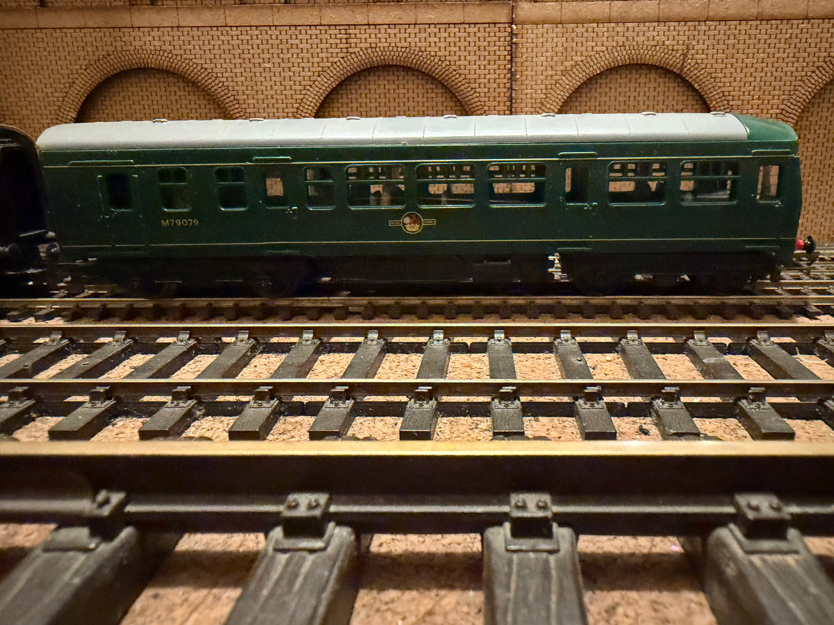 Tri-ang R.157 & R.158 (OO) British Railways, Metro-Cammell Lightweight DMU with yellow ends 