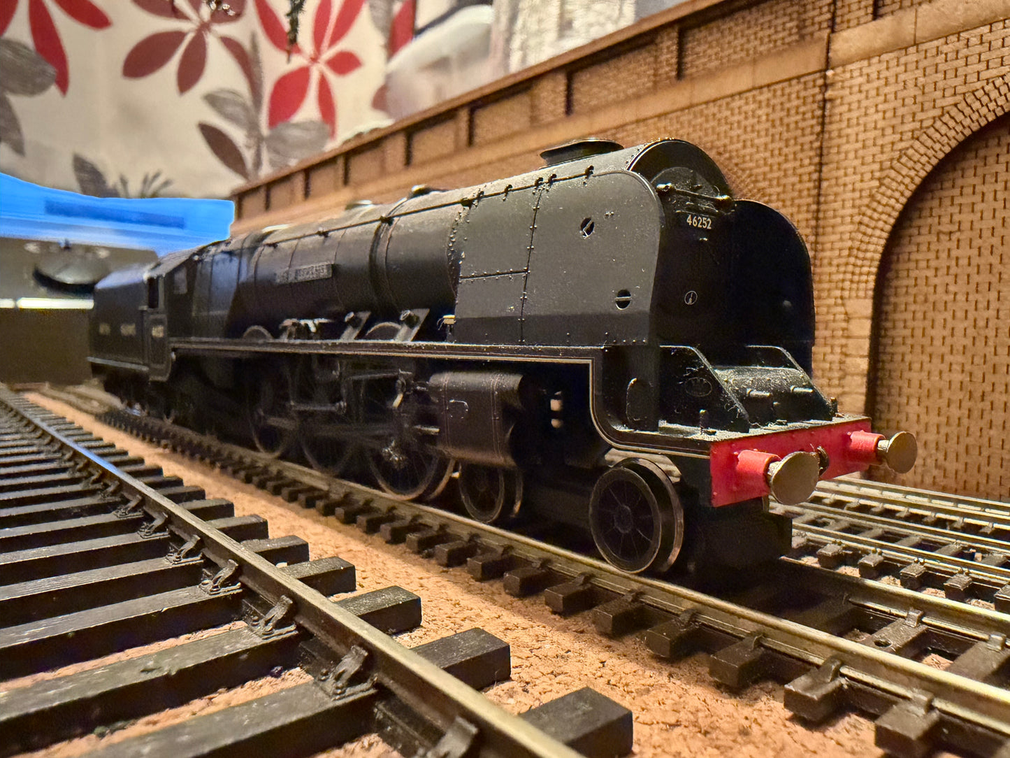 Hornby R2722 (OO) Ex LMS, 7P Princess Coronation.
No.46252 “City of Leicester” in Experimental British Railways Lined Black. DCC Ready