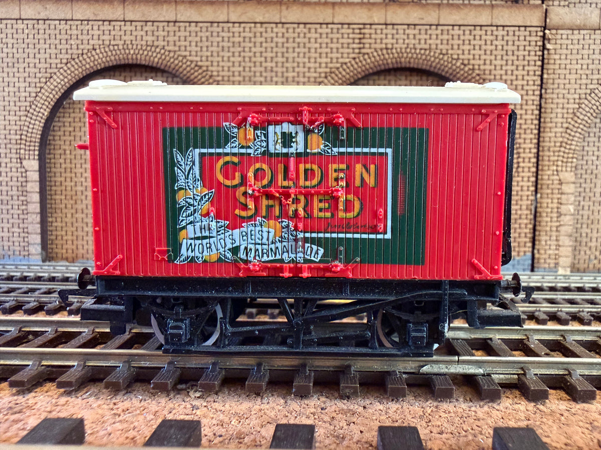Hornby R.009 (OO) Golden Shred Van