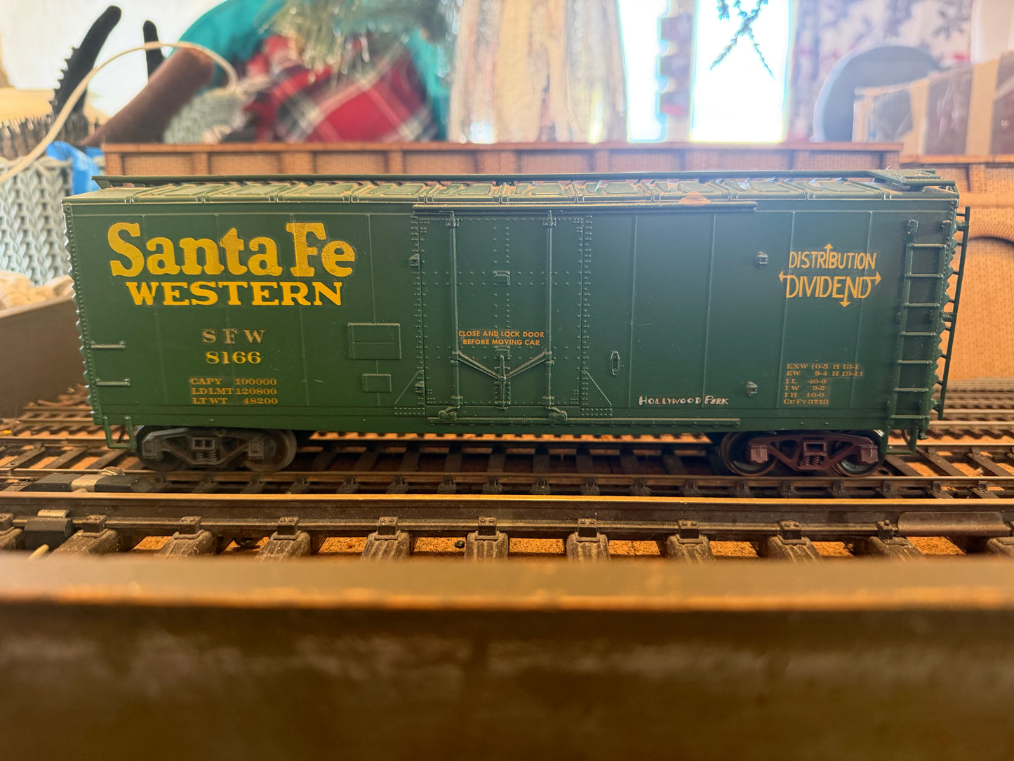 Atlas (O Gauge) Santa Fe Western Box Car No.8166 in SFW Distribution Dividend livery 