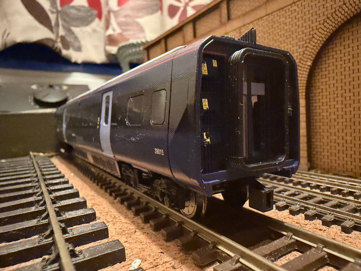Hornby R4383 (OO) Hitachi Class 395 ‘Javelin’ intermediate standard class coach No.39015 in South Eastern High speed Livery