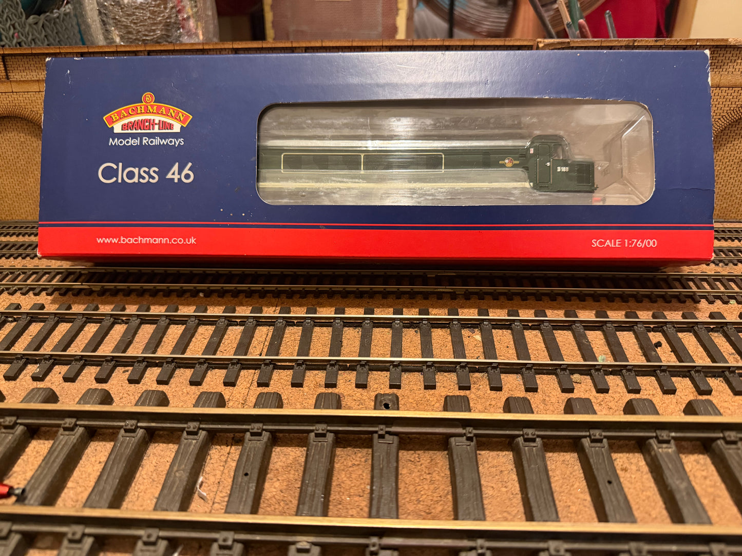 Bachmann 32-702DC (OO) British Railways, Sulzer / Brush Type 4 [Class 46] ‘Peak’ D188 in BR Green with small yellow ends. DCC Fitted 