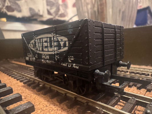 Graham Farish 12126 (OO) Stavely Iron Works,
Severn Plank Open Wagon No.8718. 