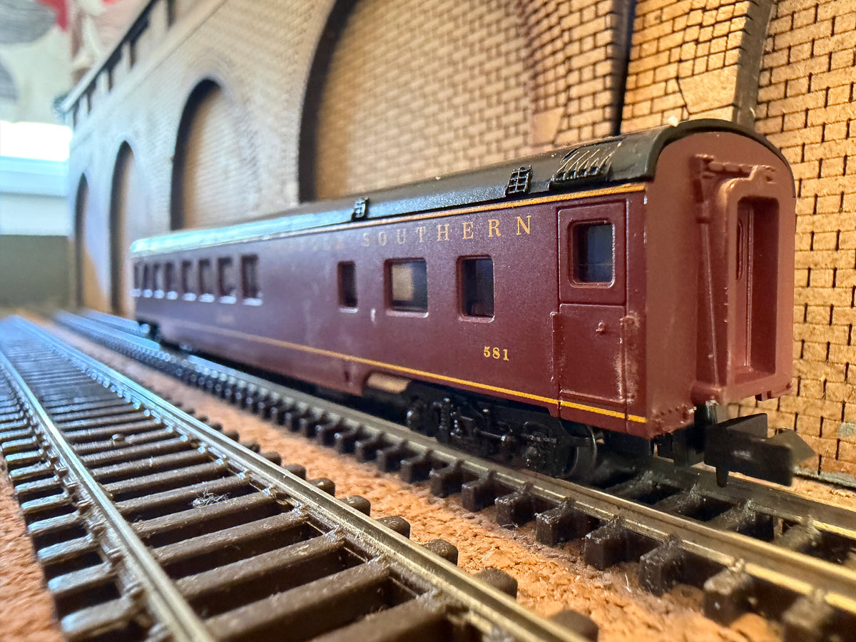 Con-Cor #0001-04042A (N Scale) Norfolk Southern, 85ft Observation Car No.581 in NS Maroon 