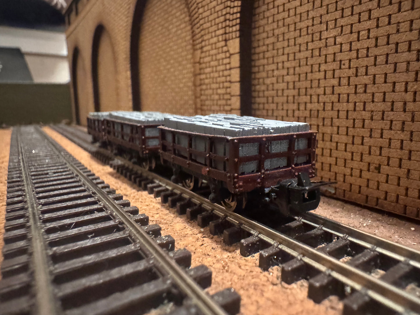Manufacturer Unknown (OO9) Set of Three Loaded Slate Wagons. 