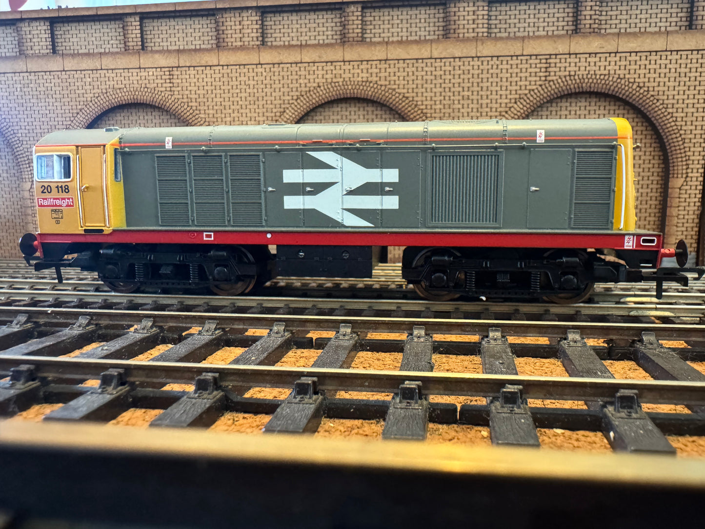 Hornby R2760 (OO) British Railways Class 20, No.20118 in British Rail Railfreight Grey and Yellow. DCC fitted 