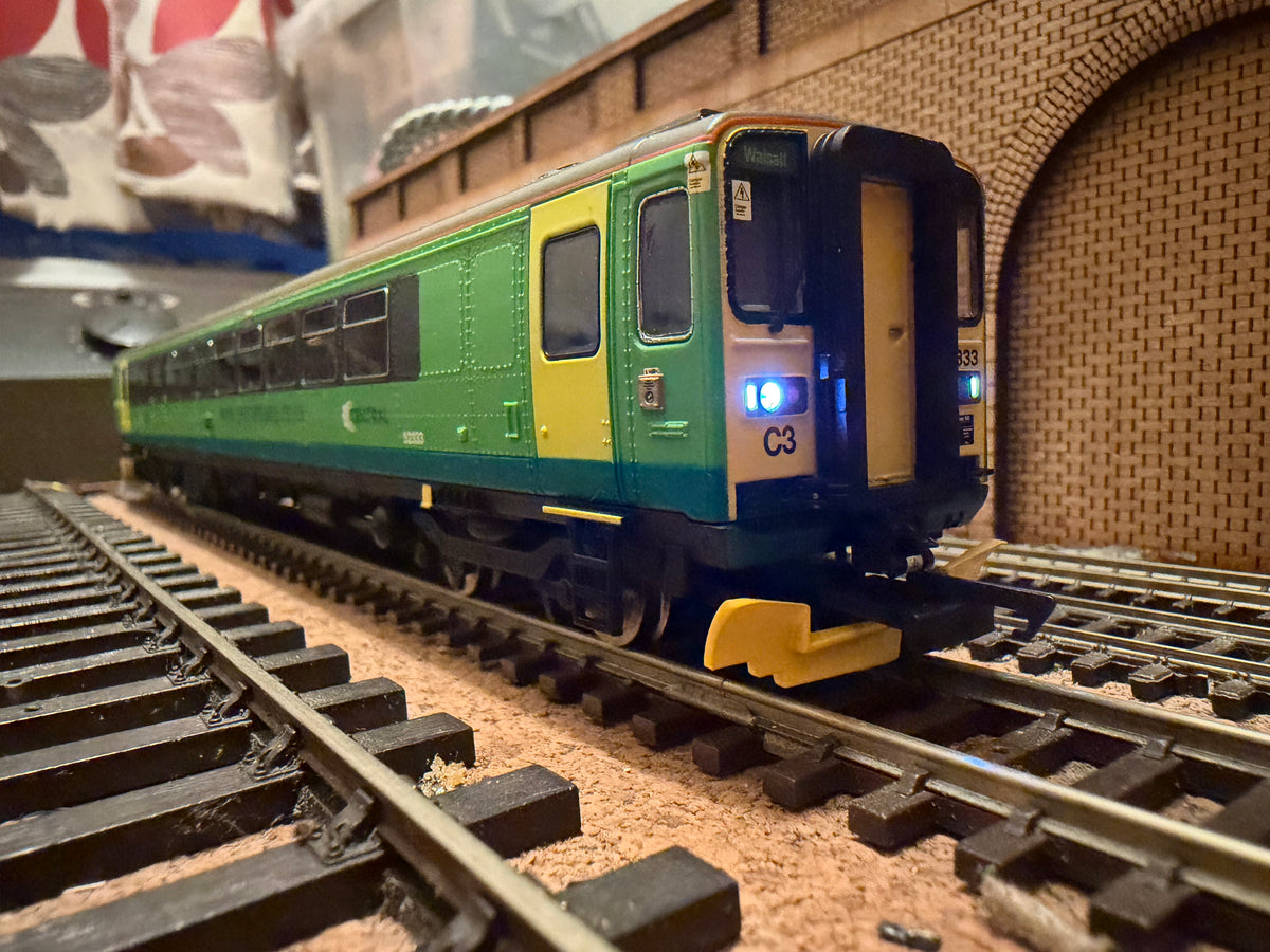 Hornby R2756 (OO) Ex British Rail Class 153 No.153333 in Central Trains Livery. DCC Ready 