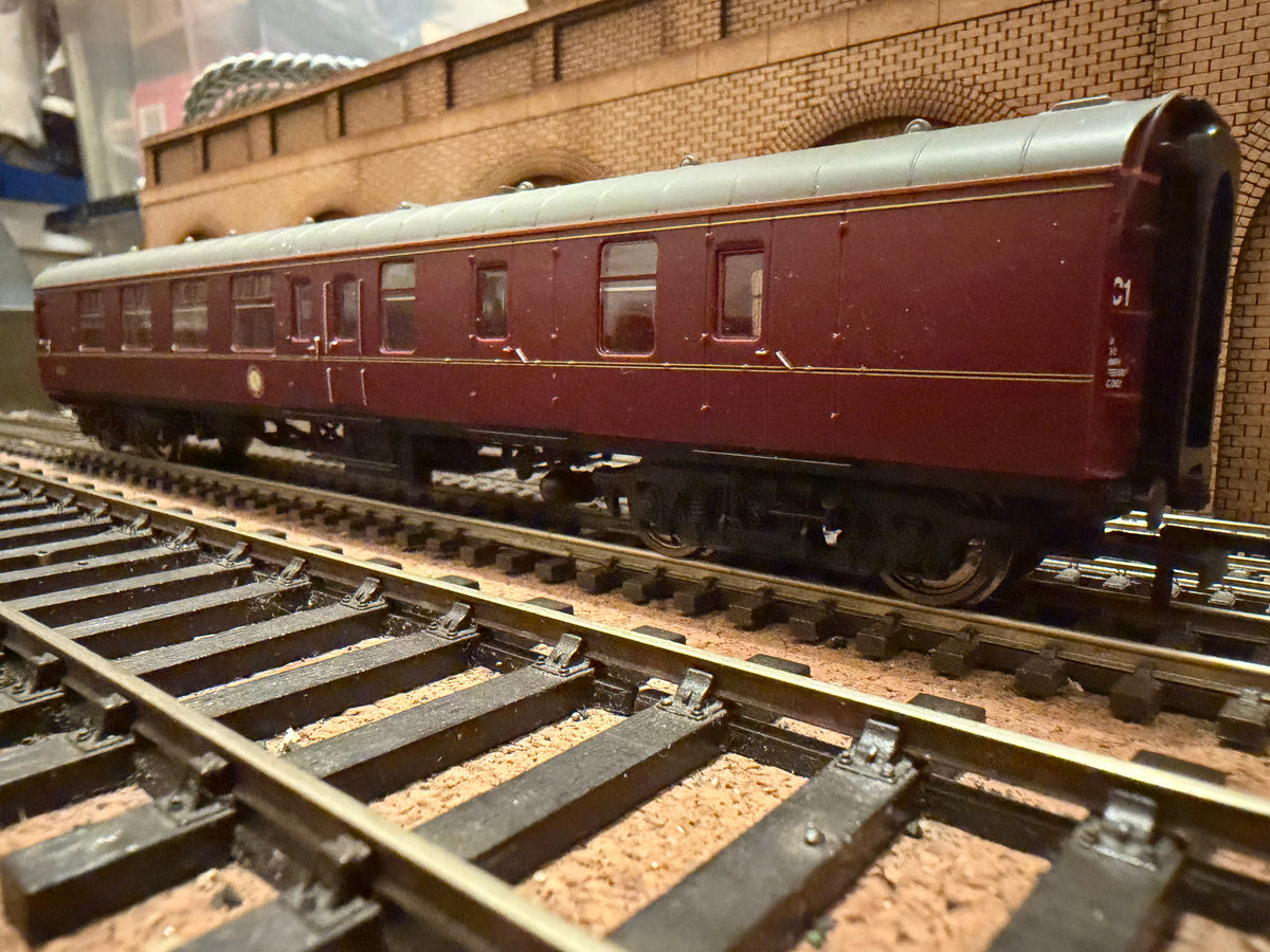 Hornby Harry Potter R4935A (OO) Ex BR MK1 Brake Second No.99312 in Hogwarts Railways Livery 
