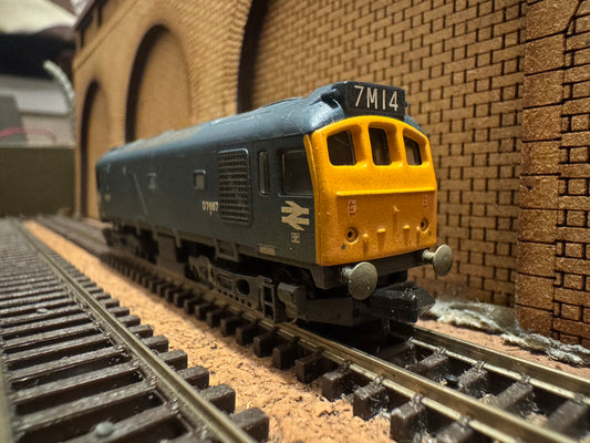 Graham Farish 371-076 (N Gauge) British Railways Sulzer Type 2 (25/3) No.D7667 in Pre-TOPS British Rail Blue 
