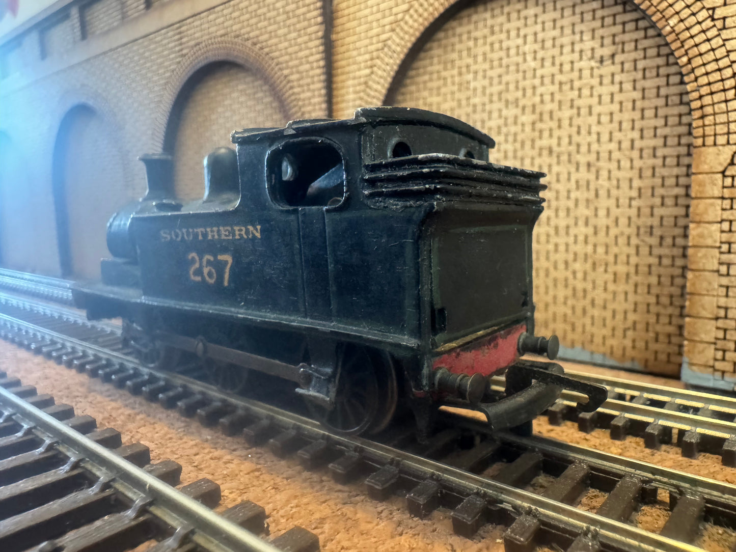 Tri-ang / Unknown (TT) Ex LSWR G6 No.257 in Lined Southern Railway Black. 