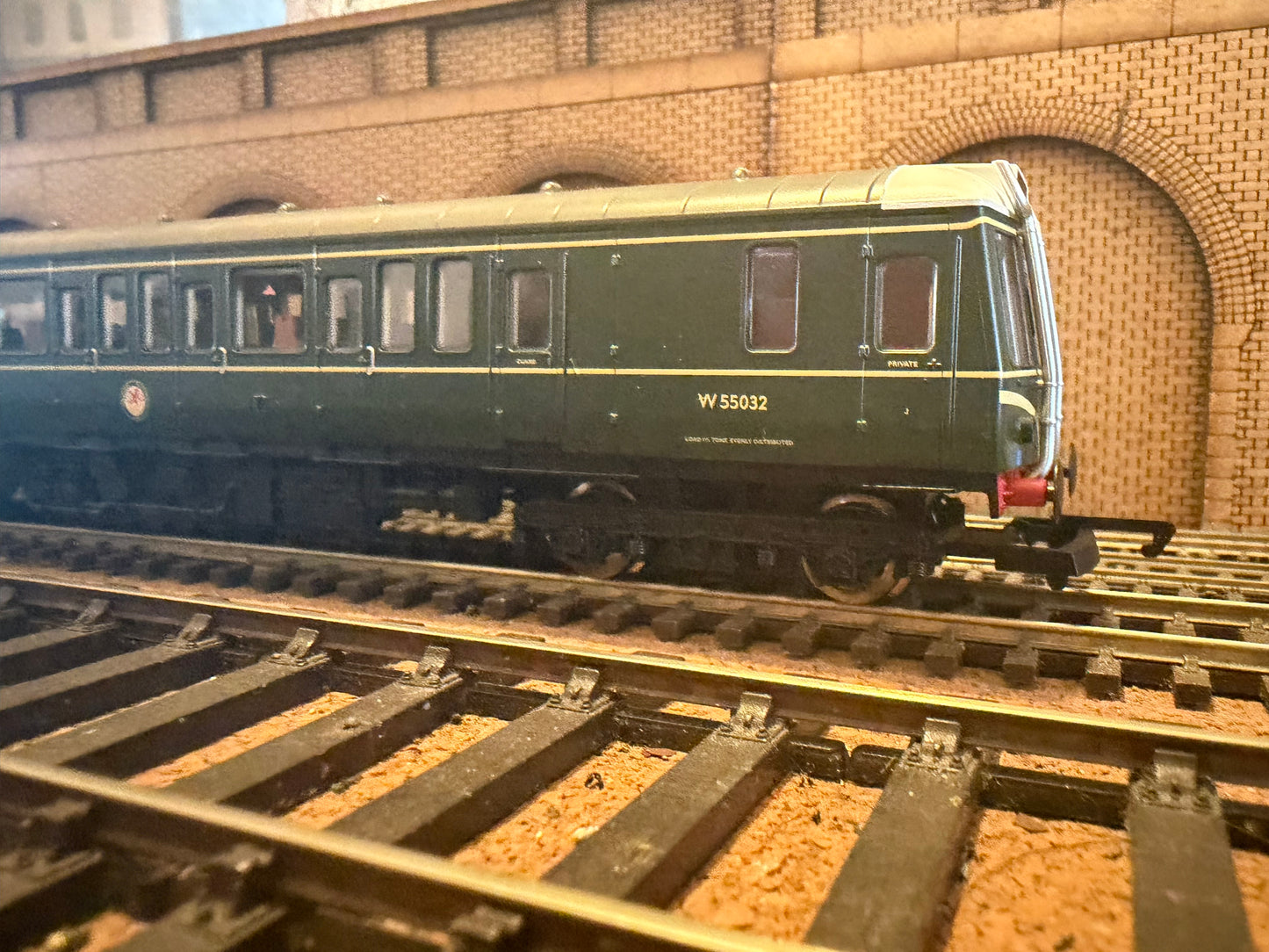 Hornby R2509A (OO) British Railways / Pressed Steel ‘Bubble Car’ [Class 121] No.W55032 in BR Green with Speed Whiskers. DCC Ready 