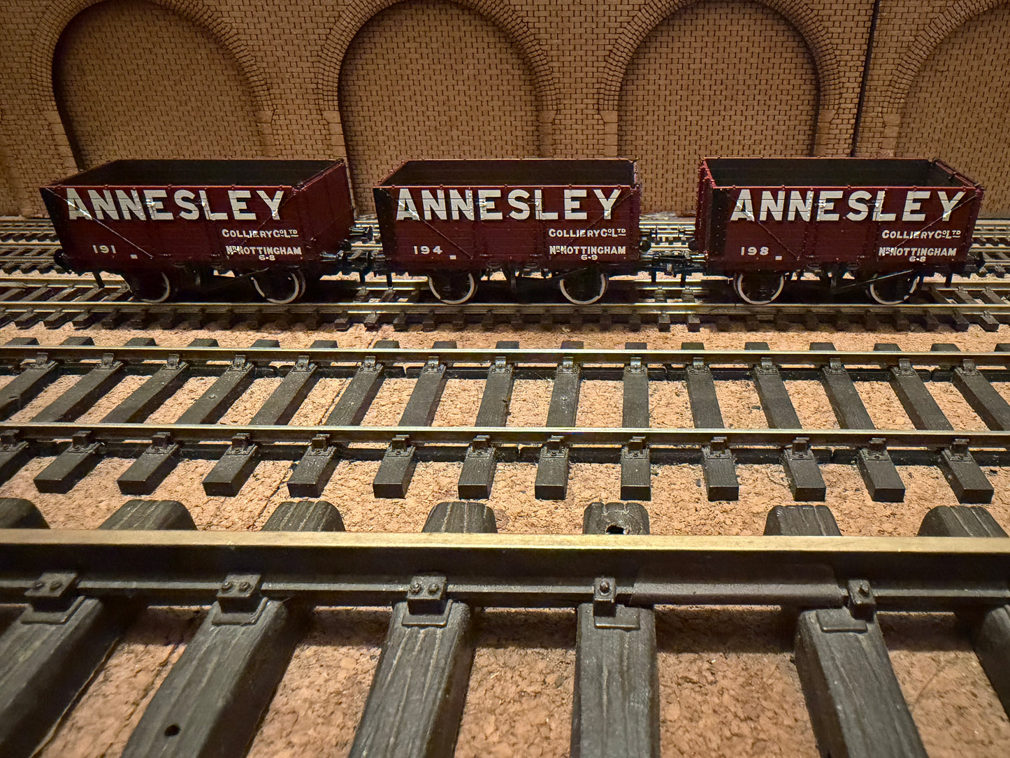 Bachmann 37-081X (OO) Annesley Colliery Company, Seven Plank Coal Wagon Triple Pack. Limited edition 