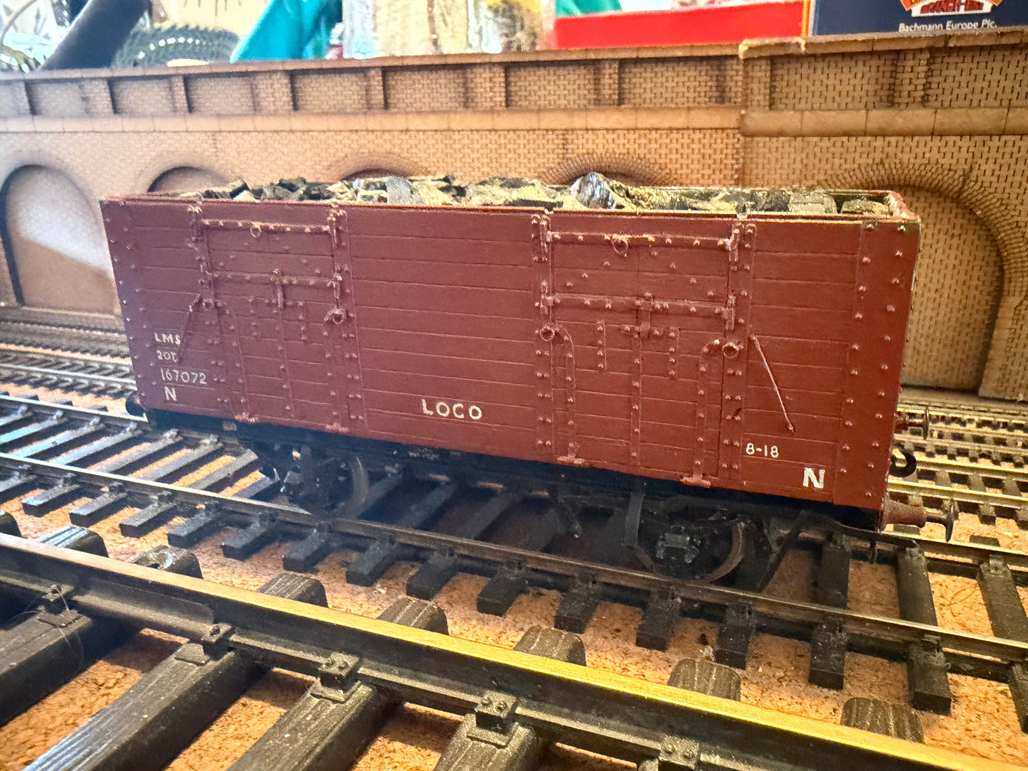 Peco / Unknown (O Gauge) London Midland & Scottish Railway, Long Wheel Base 20T Ten Plank Coal Wagon  No.167072 in Red Oxide with Loco Fleet Marking 