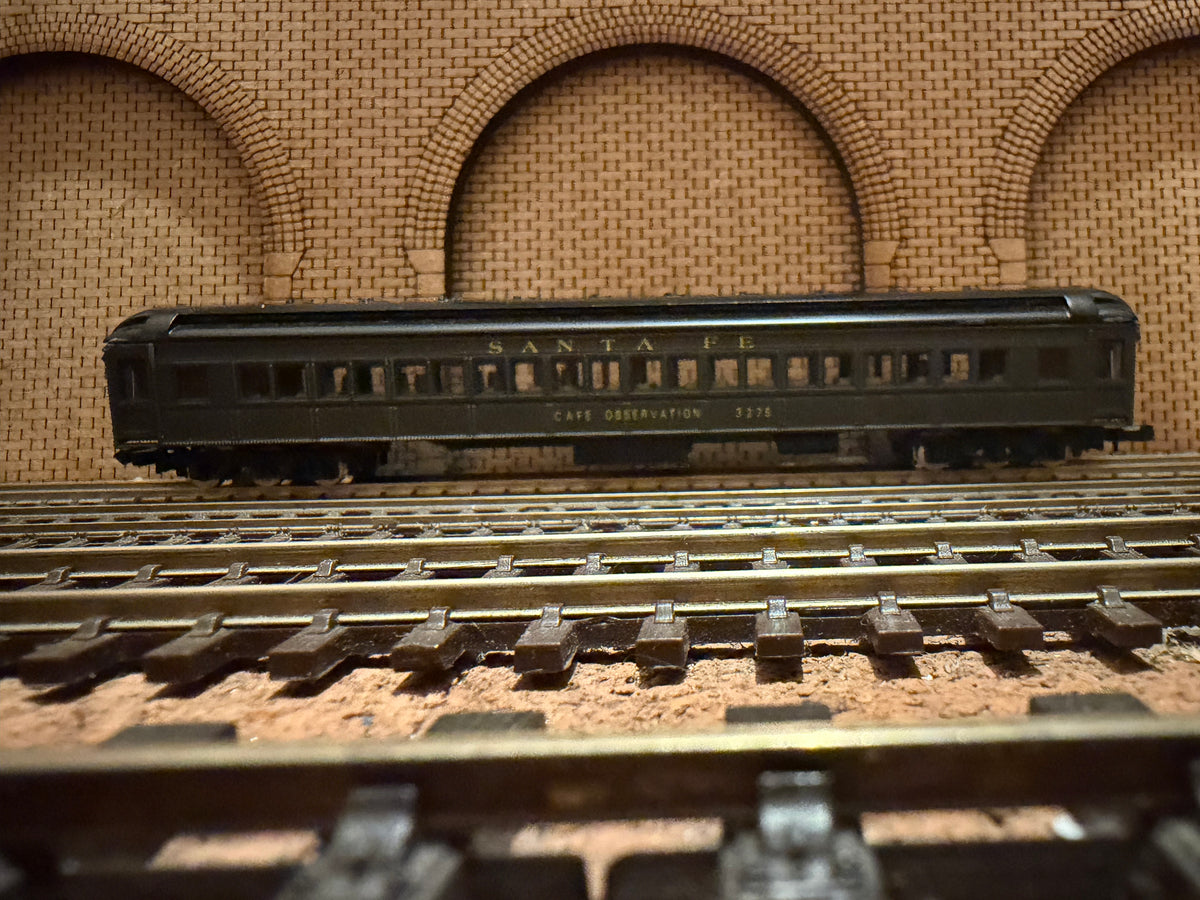 Model Power No.8620 (N Scale) Santa Fe, Cafe Observation Car No.3275 