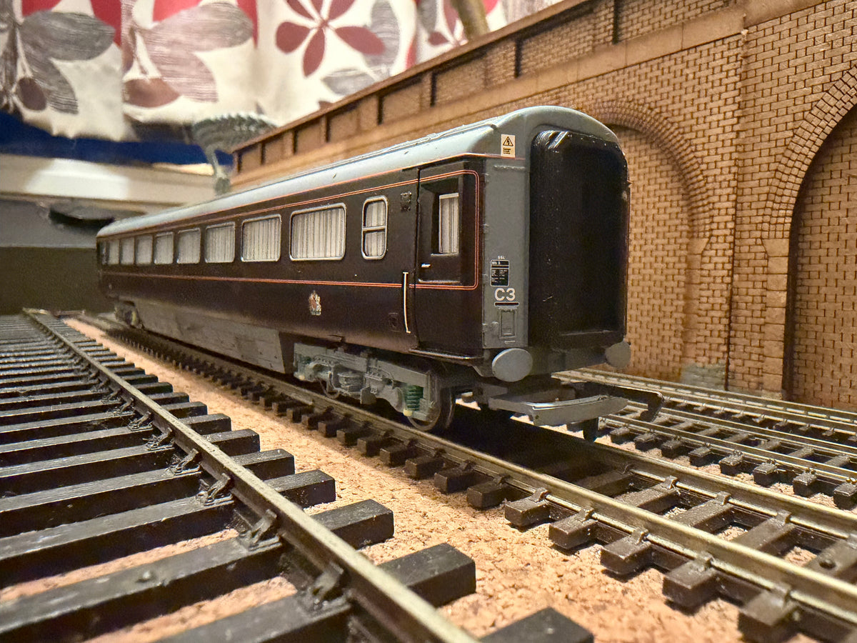 Hornby R4400 (OO) Ex British Rail, Mk3, Prince Philip The Duke of Edinburghs Saloon Coach No.2904 in EWS / DB Cargo Royal Rail Dark Claret 