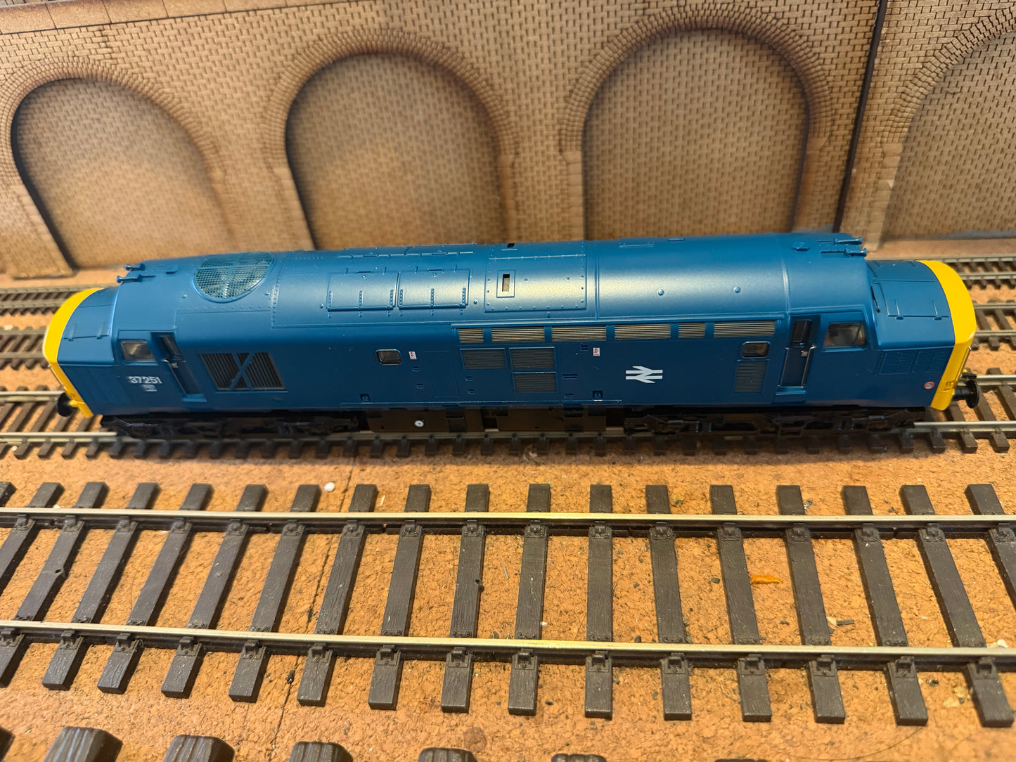 Bachmann 32-781 (OO) British Railways Class 37/0 No.37251 in British Rail Blue. DCC Ready 
