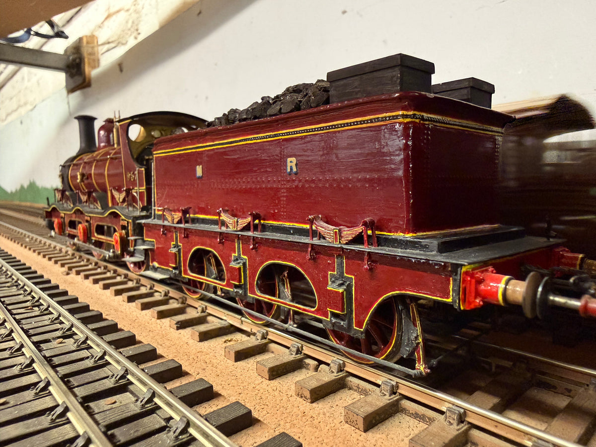 Slaters 7L007 (O gauge) Midland Railway ‘Kirtley’ Class 700 No.957 in Pre 1907 Lined Midland Railway Crimson Lake. 