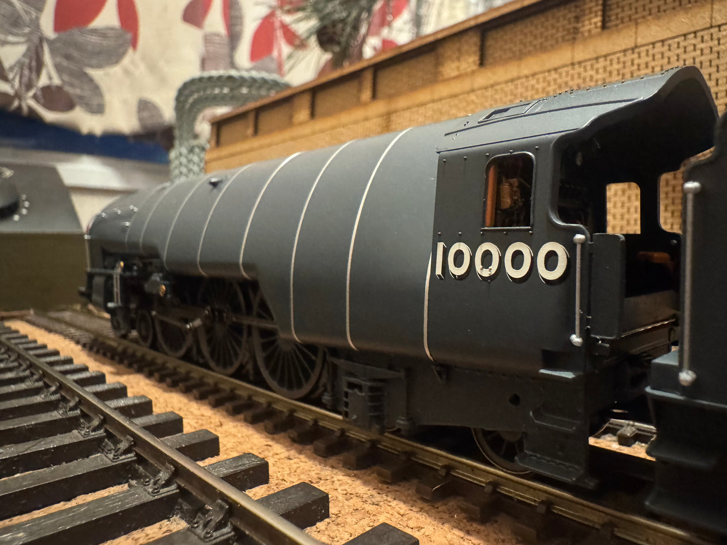 Hornby R3840 (OO) London North Eastern Railway W1 No.10000 ‘Hush Hush’ in LNER Experimental Dark Grey. DCC Ready 