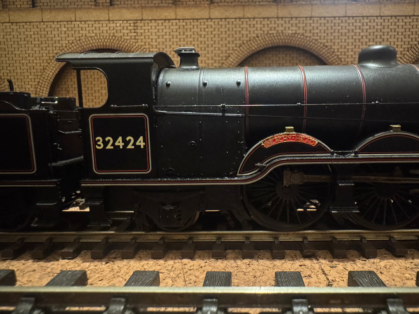 Bachmann 31-921 (OO) EX LBSC / SR H2, No.32424 “Beachy Head” in British Railways Lined Black. (Shed Code 75A, Brighton Depot) DCC Ready 