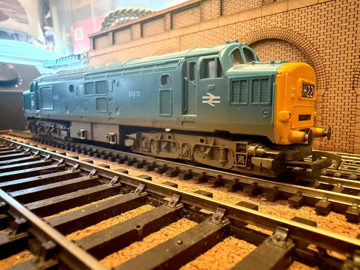 Tri-ang R751 (OO) British Railway, English Electric Type 3 [Class 37] No.D6830 in Weathered Pre-TOPS British Rail Blue. 