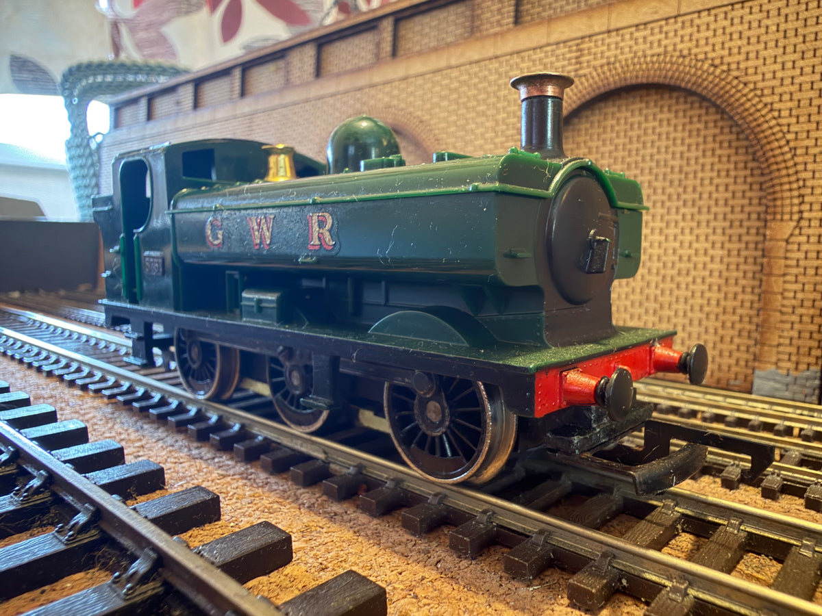Tri-ang Hornby R.51S (OO) Great Western Railway 57xx Pannier Tank No.8751 in late GWR Unlined Green 