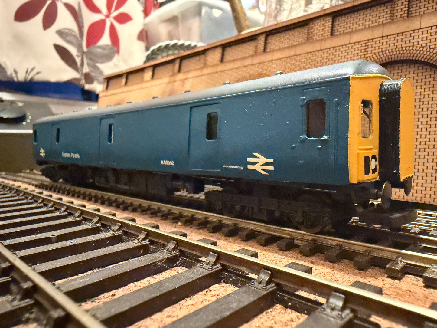 Lima / Unknown L204623 (OO) British Railways, Gloucester Railway Carriage and Wagon Company Parcels Unit [Class 128] No.M55992 in pre TOPS British Rail Blue. Unfinished Project 